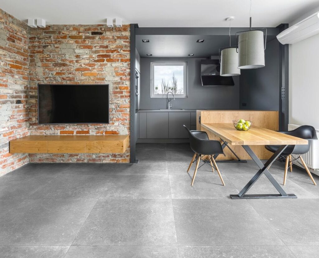 Grijze keramische vloertegels 60x60 in moderne keuken en eetkamer met industriële stijl – Artstone