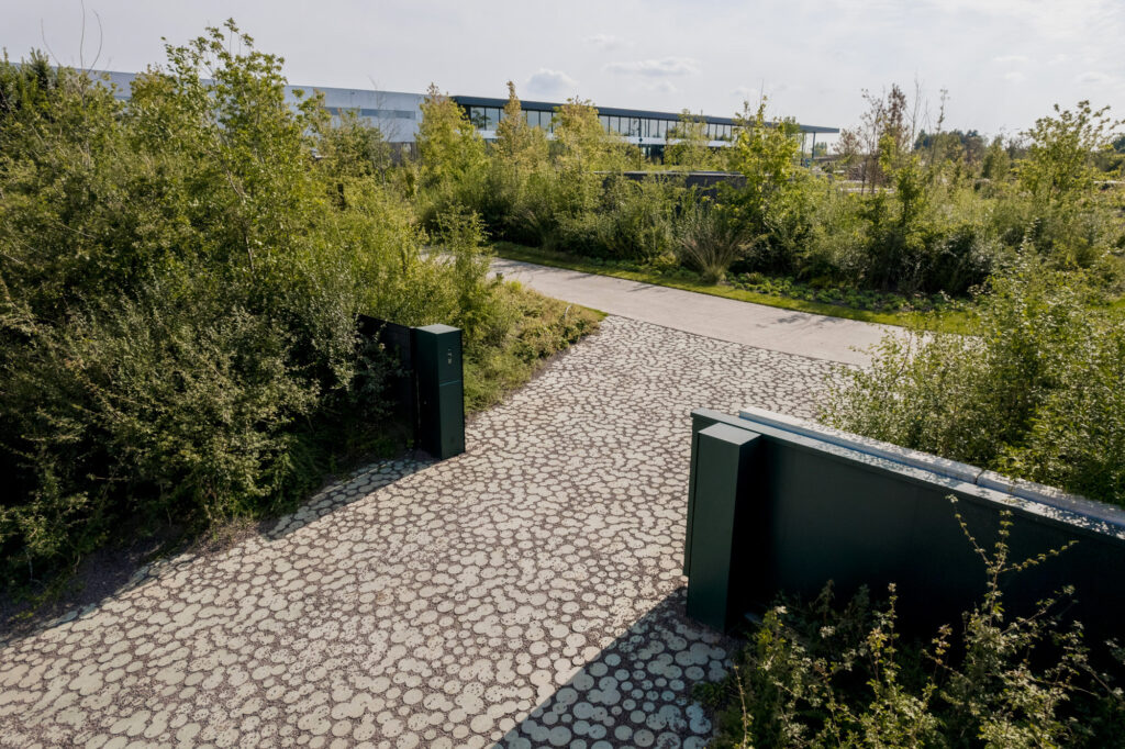Deer grasdallen – waterdoorlatende grastegels voor ecologische oprit en parkeerplaatsen – Artstone